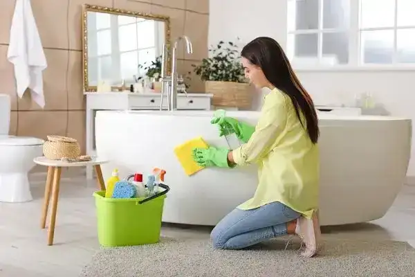 Banyo Temizliği İpuçları: Küf ve Kireçten Kurtulmanın Kolay Yolları